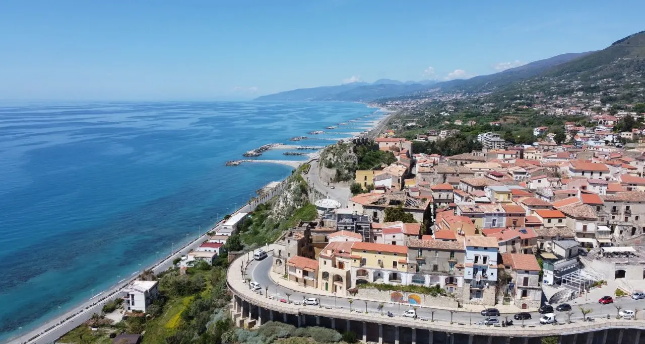 San Lucido, fa troppo caldo e il sindaco proroga l’inizio dell’anno scolastico\n