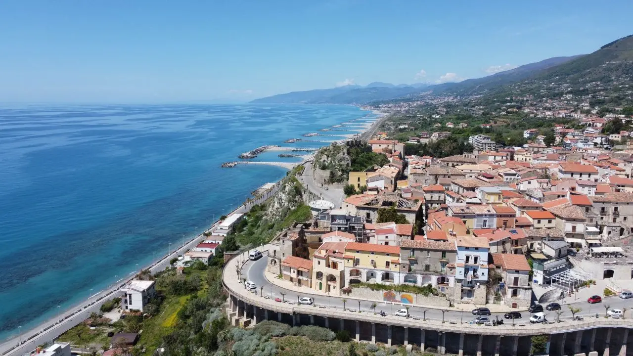 San Lucido, fa troppo caldo e il sindaco proroga l’inizio dell’anno scolastico\n