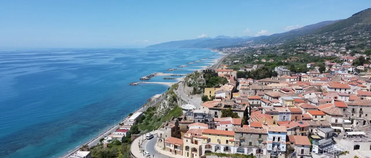 San Lucido, fa troppo caldo e il sindaco proroga l’inizio dell’anno scolastico\n