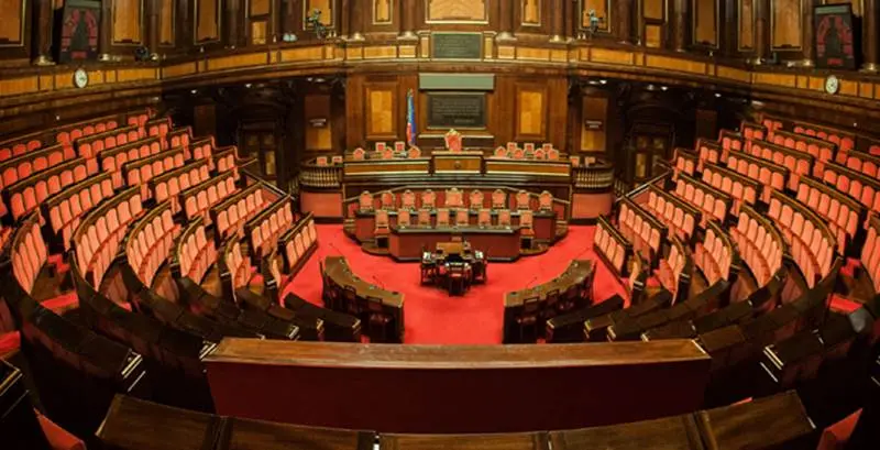 Legge elettorale, il nodo preferenze riapre lo scontro nella maggioranza: Fratelli d’Italia valuta i sub emendamenti del Pd\n