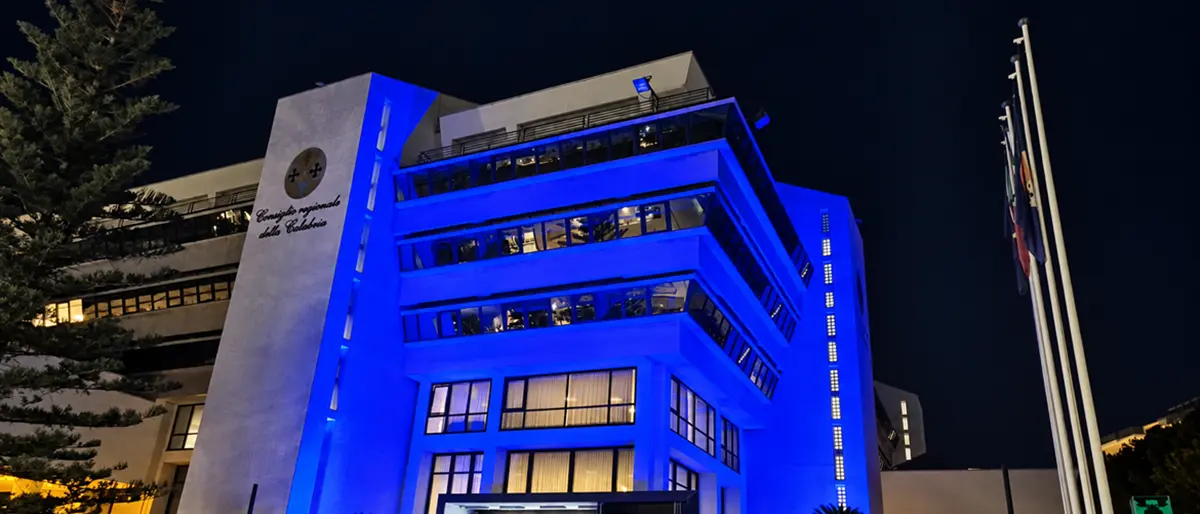Giornata mondiale per la prevezione del suicidio, Palazzo Campanella si illumina di blu\n