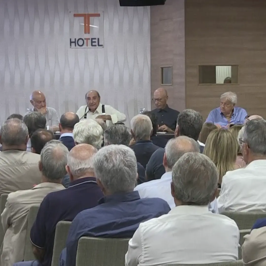 «Altro che Calabria straordinaria»: Loiero riunisce il centrosinistra e presenta i numeri (reali) sulla regione\n