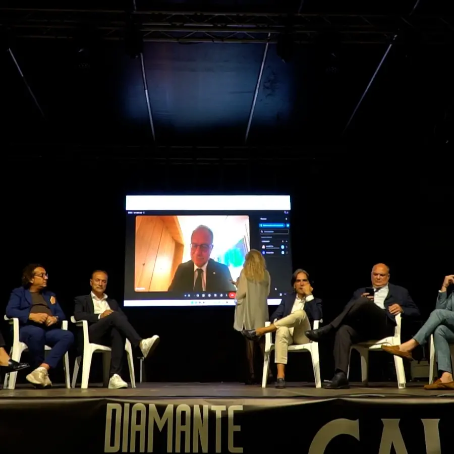 Vannacci nell’InGrippo tour: «Reggio sarà la nostra Sassonia». Calabrese rivendica invece\u00A0il suo dna missino e di governo\n