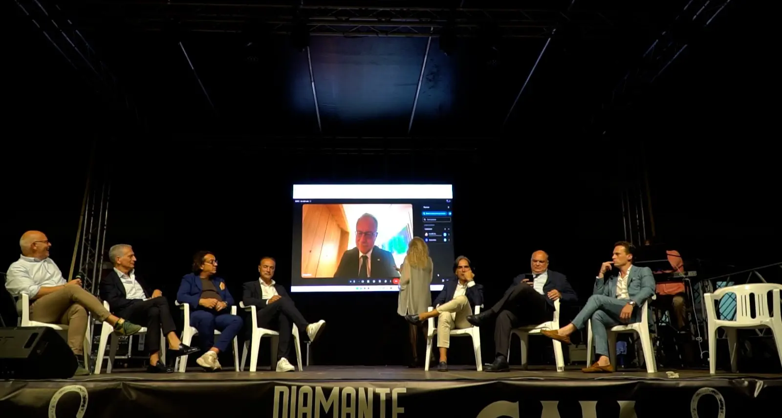 Vannacci nell’InGrippo tour: «Reggio sarà la nostra Sassonia». Calabrese rivendica invece\u00A0il suo dna missino e di governo\n