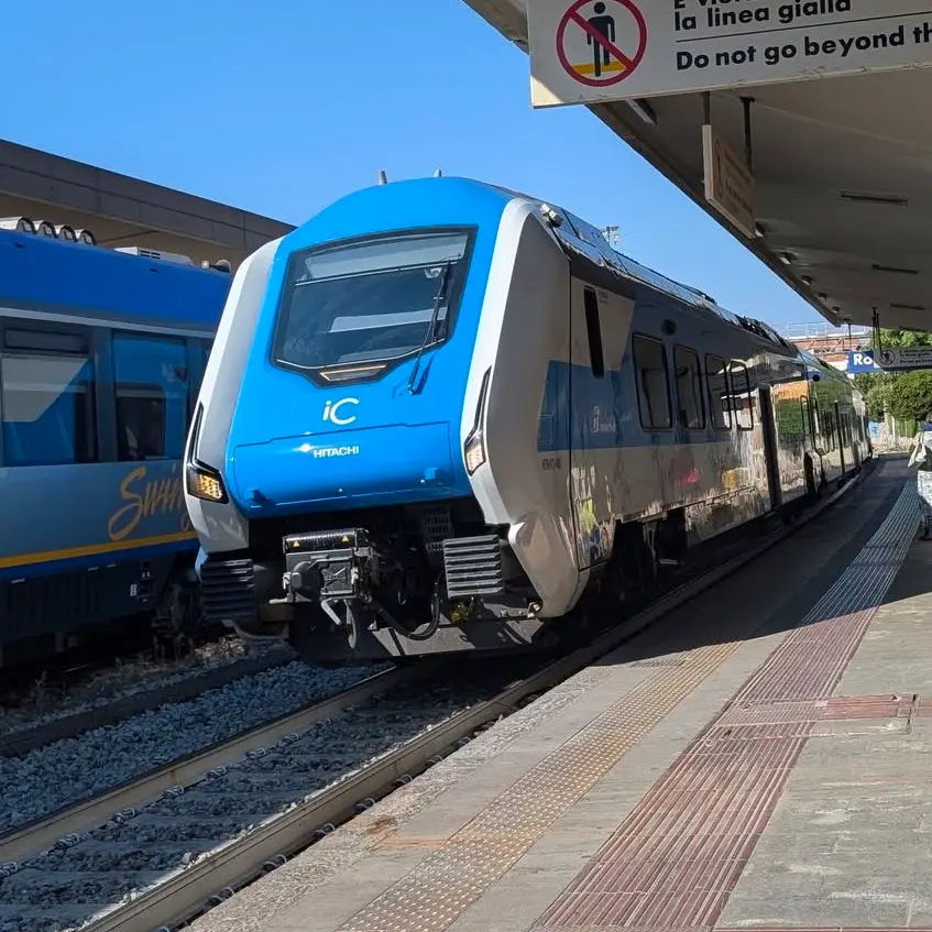 <p>Locride-Roma, <span style=\"color:hsl(0, 75%, 60%);\">il treno diretto giunge al capolinea (per ora)</span>: domani l’ultima corsa della sperimentazione</p>