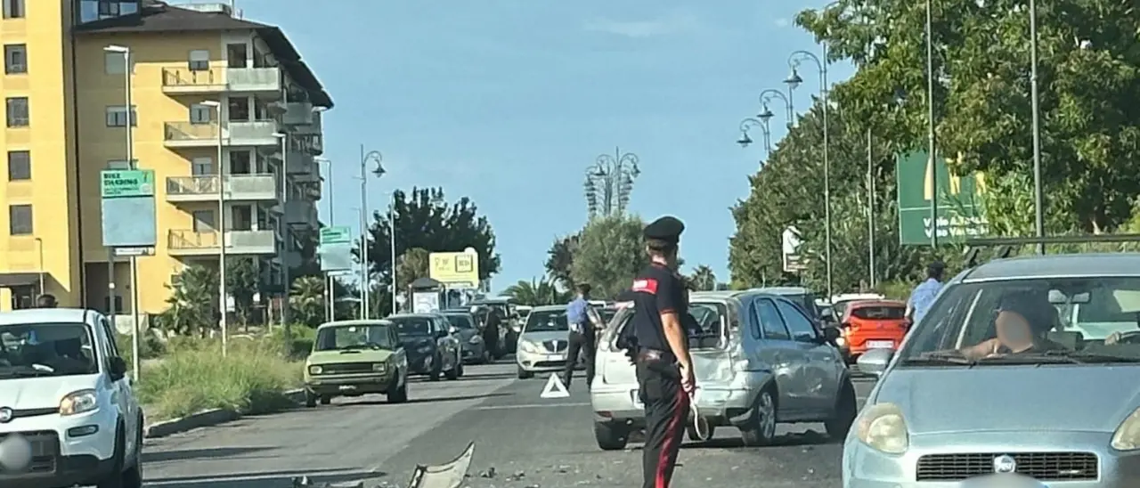 Vibo, incidente stradale a Moderata Durant in prossimità dell’ambulatorio: scontro tra due auto e traffico in tilt\n