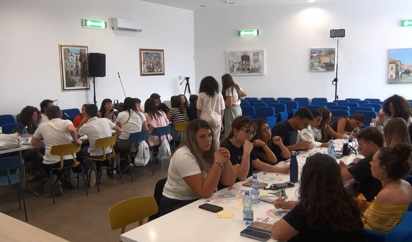 Cassano all’Ionio, la Summer School dà voce ai giovani: dalle loro idee nasce il Festival delle Opportunità 2027\n