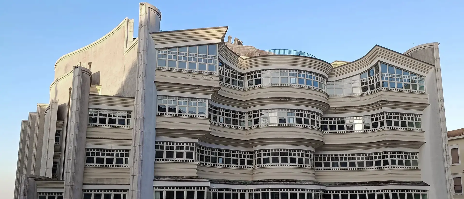 Teatro Politeama Mario Foglietti: dove l’architettura diventa musica\n