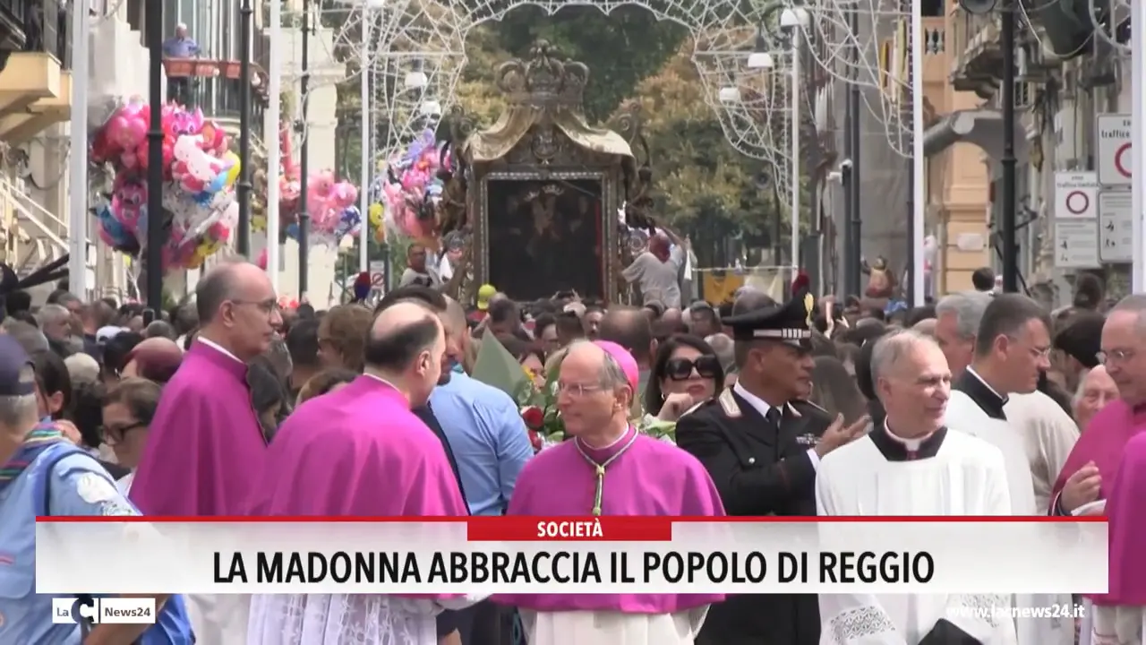 La Madonna abbraccia il popolo di Reggio