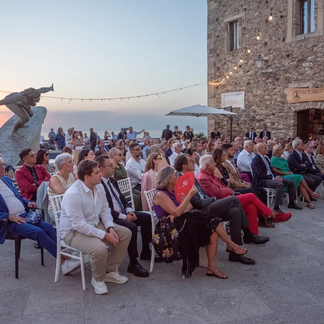 Premio Alveare, undici anni di storie e idee: a Fiumefreddo Bruzio la Calabria che costruisce futuro\n