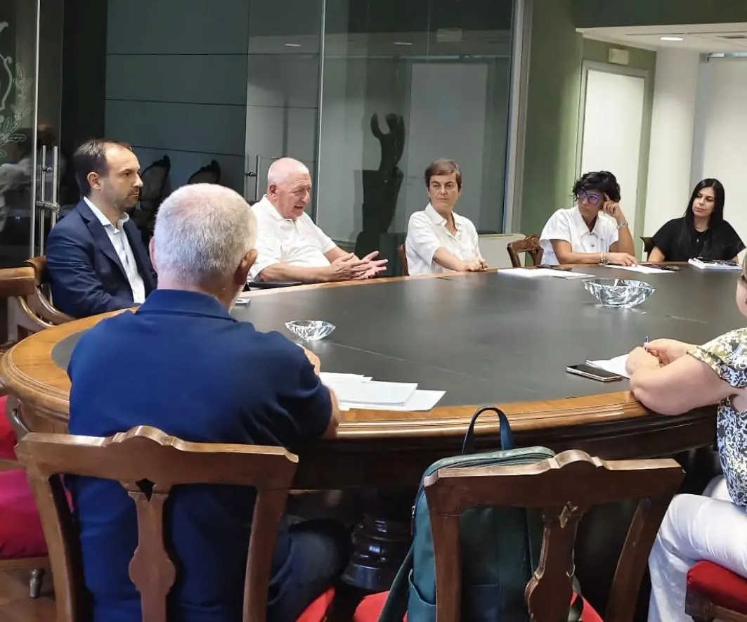 Politiche sociali a Rende, Comune e sindacati aprono il confronto sul Piano di Zona\n