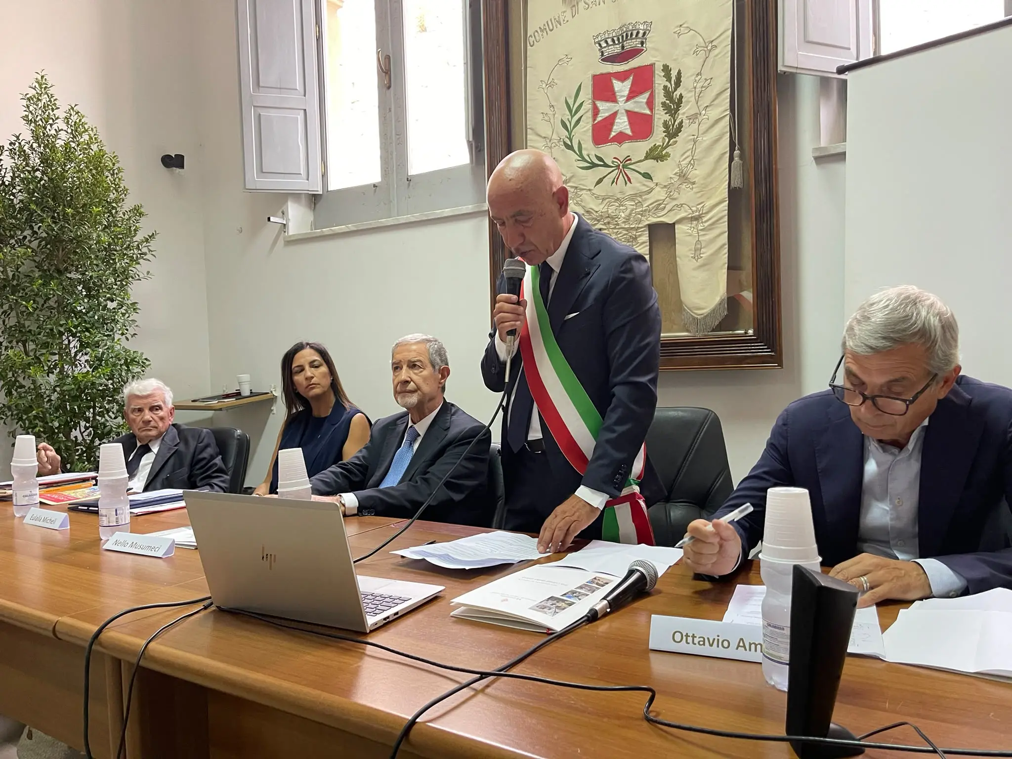 Borghi collinari e lotta allo spopolamento: a San Giovanni di Gerace la visita del ministro Musumeci\n