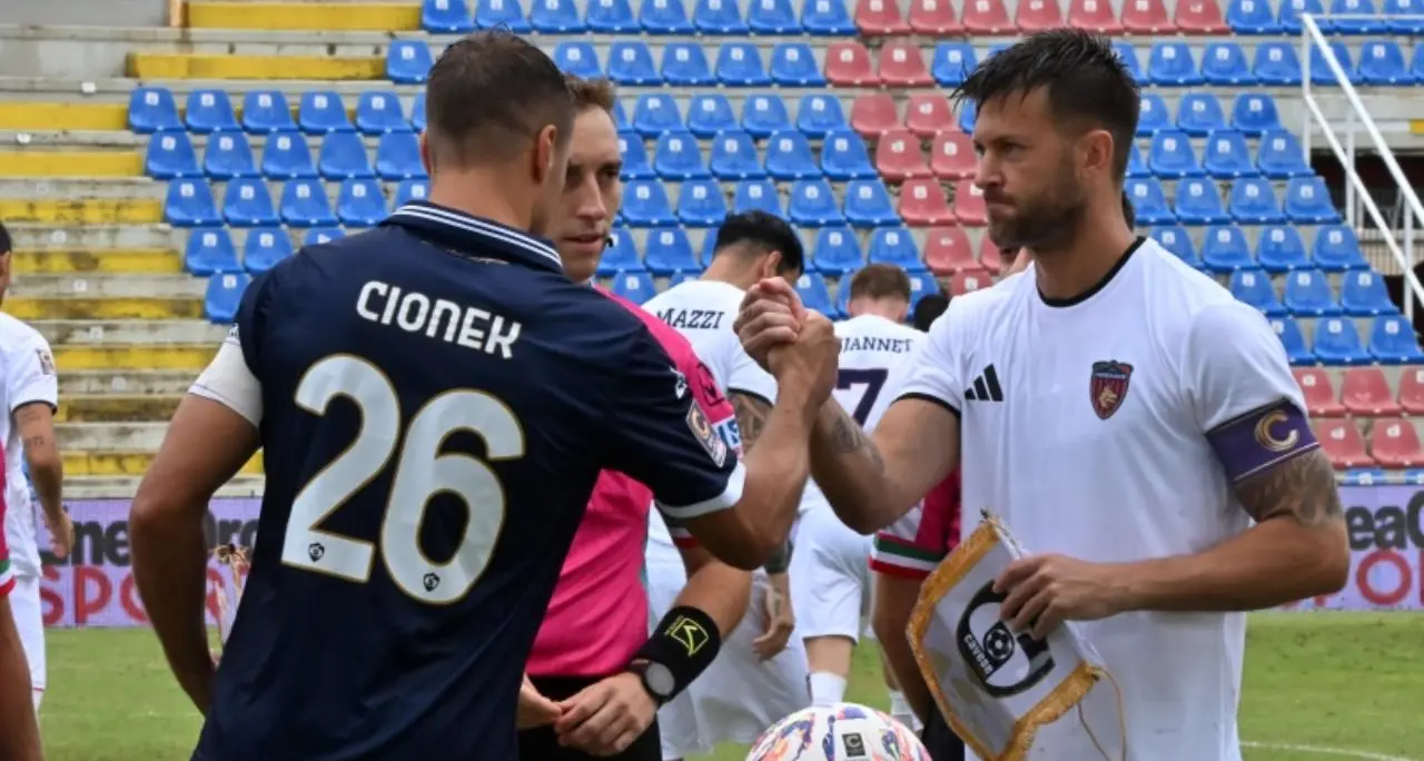 Cosenza-Cavese, vince la noia ma arriva il primo punto per i rossoblù (0-0)\n