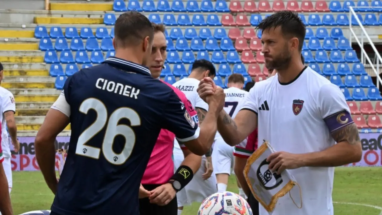 Cosenza-Cavese, vince la noia ma arriva il primo punto per i rossoblù (0-0)\n