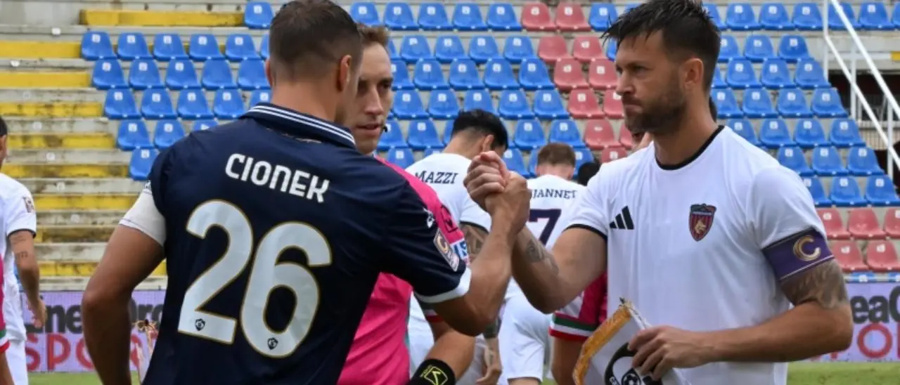 Cosenza-Cavese, vince la noia ma arriva il primo punto per i rossoblù (0-0)\n