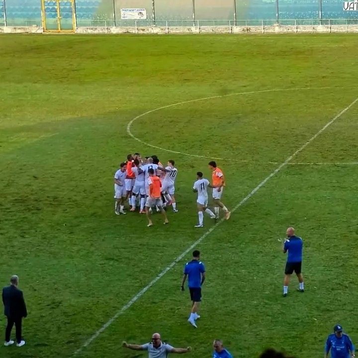 Vibonese Calcio, cuore e carattere al debutto casalingo: Semenzin riprende il Siracusa, finisce 1-1\n\n\n