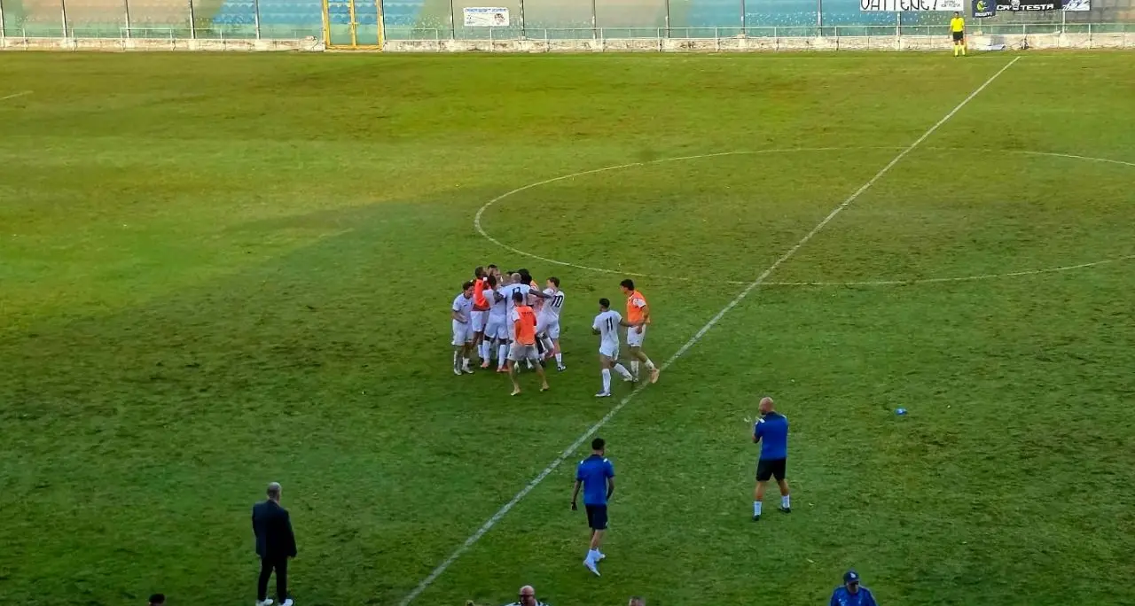 Vibonese Calcio, cuore e carattere al debutto casalingo: Semenzin riprende il Siracusa, finisce 1-1\n\n\n