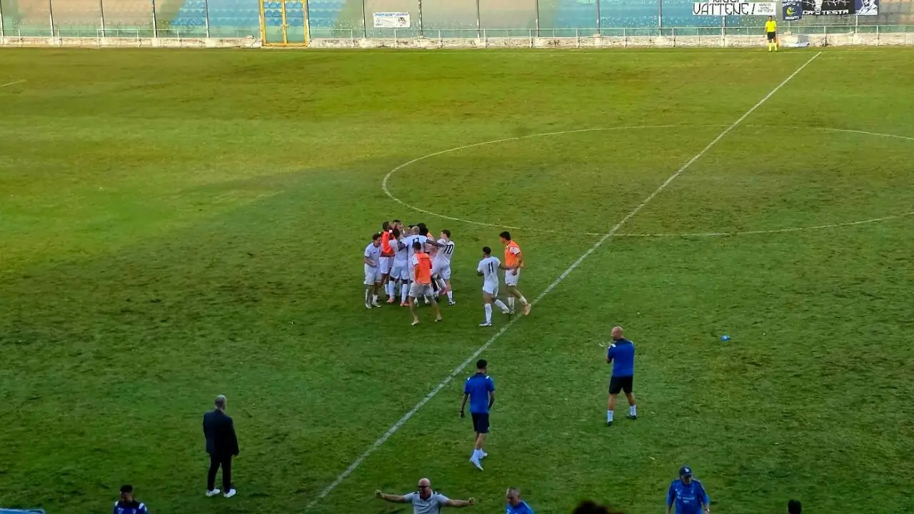 Vibonese Calcio, cuore e carattere al debutto casalingo: Semenzin riprende il Siracusa, finisce 1-1\n\n\n