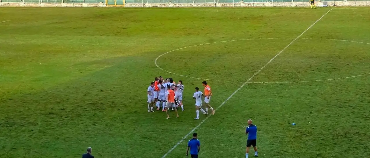Vibonese Calcio, cuore e carattere al debutto casalingo: Semenzin riprende il Siracusa, finisce 1-1\n\n\n