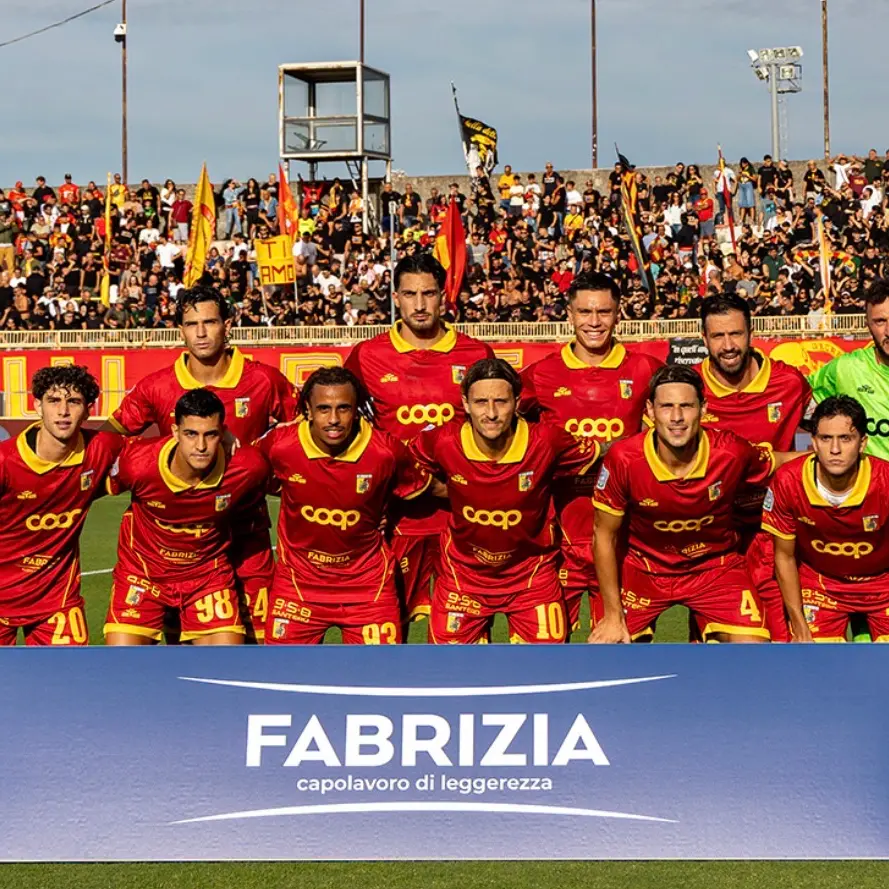 Il Catanzaro\u00A0ritorna\u00A0al Ceravolo,\u00A0contro la Carrarese è caccia ai\u00A0punti: primo tempo 0-0. Gli aggiornamenti –\u00A0Live\u00A0\n\n\n