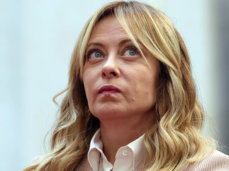 Meloni sceglie l’Ucraina e sfida Vannacci: la linea rossa che può costarle Palazzo Chigi