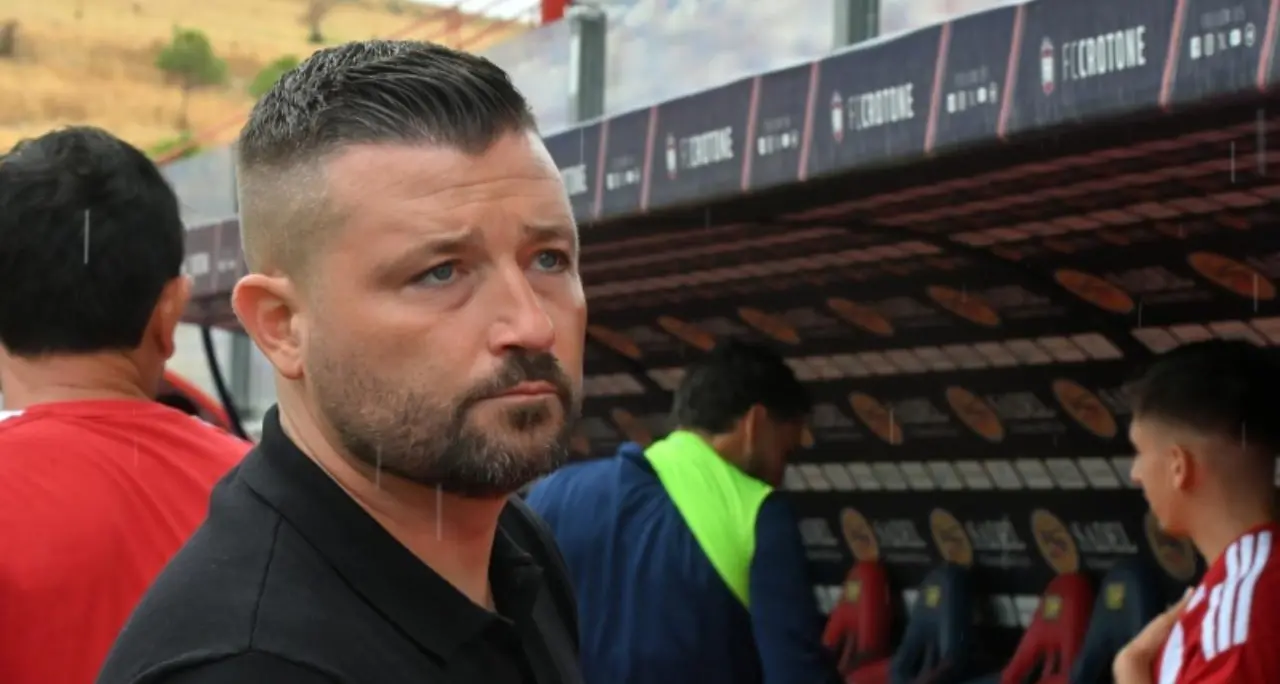 Cosenza, Coppitelli esulta per\u00A0lo 0-0: «Punto e clean sheet molto importanti»