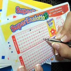 Superenalotto, sulle tracce del fortunato a Oggiono, il paese del 6 milionario: «È anziano, ora è sparito»\n
