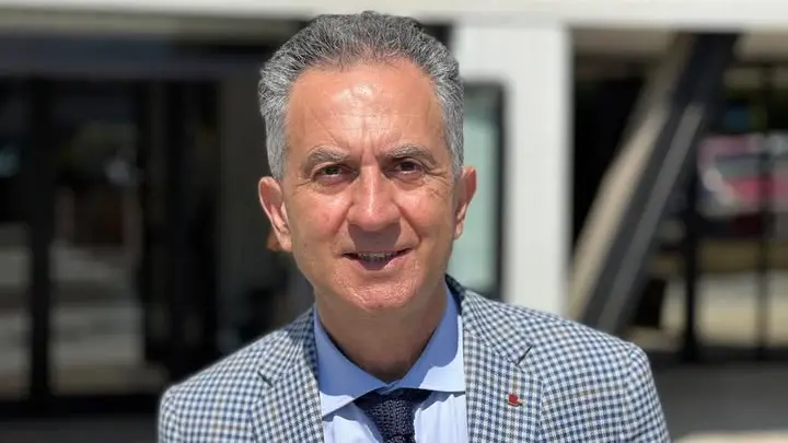 <p>Nicola Leone</p>\\n