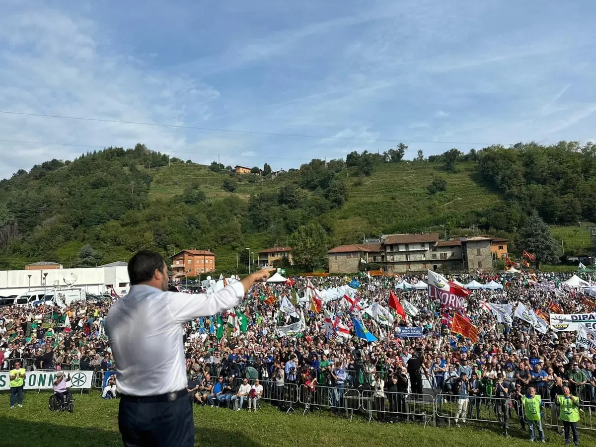 Lega, la rivolta contro Salvini arriva nelle chat: «Se c’è lui, a Pontida non ci sarò»