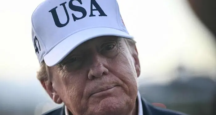 Trump sfida gli allarmi sull’intelligenza artificiale: «Chi vince, vince tutto»\n