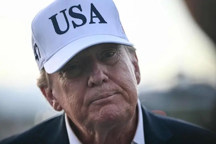 Trump sfida gli allarmi sull’intelligenza artificiale: «Chi vince, vince tutto»\n