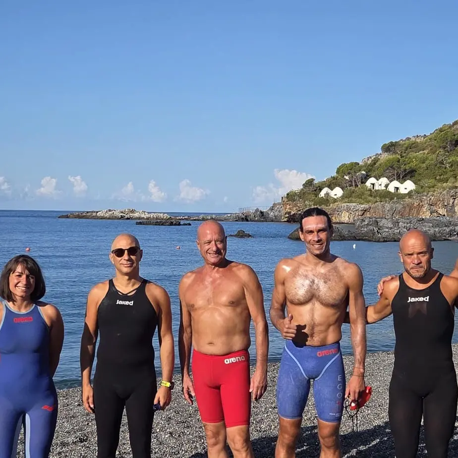 Dall’Isola Dino a Cirella a nuoto, Egor Tropeano vince la grande sfida della Riviera dei Cedri\n