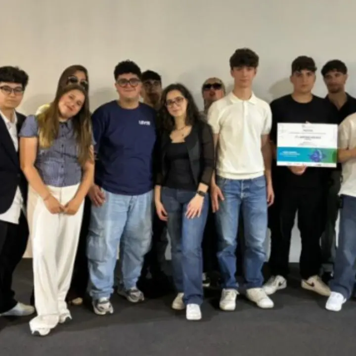 Cosenza, l’istituto Monaco primo classificato\u00A0nell’ambito del “Premio sull’innovazione digitale 2025-2026”\n