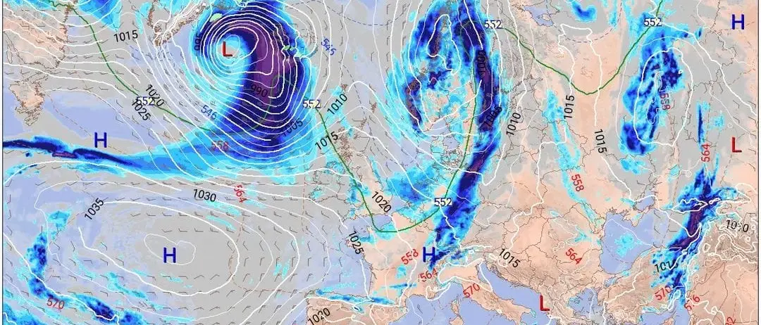 In Calabria dopo il caldo estremo torna la paura: ciclone mediterraneo in arrivo nello Jonio, ecco cosa ci aspetta