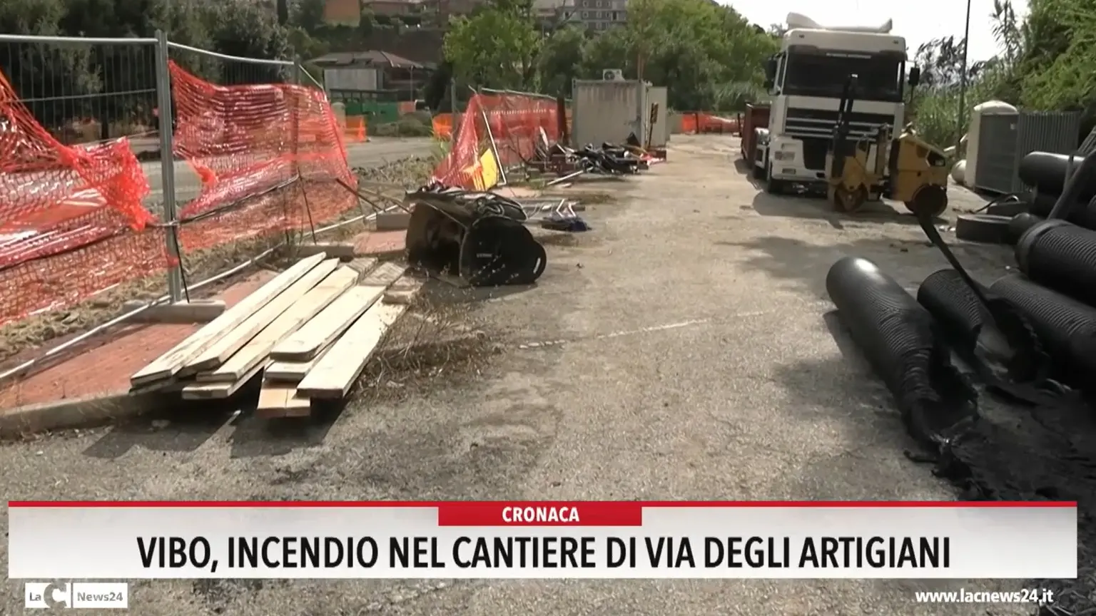 Vibo, incendio nel cantiere di via degli artigiani