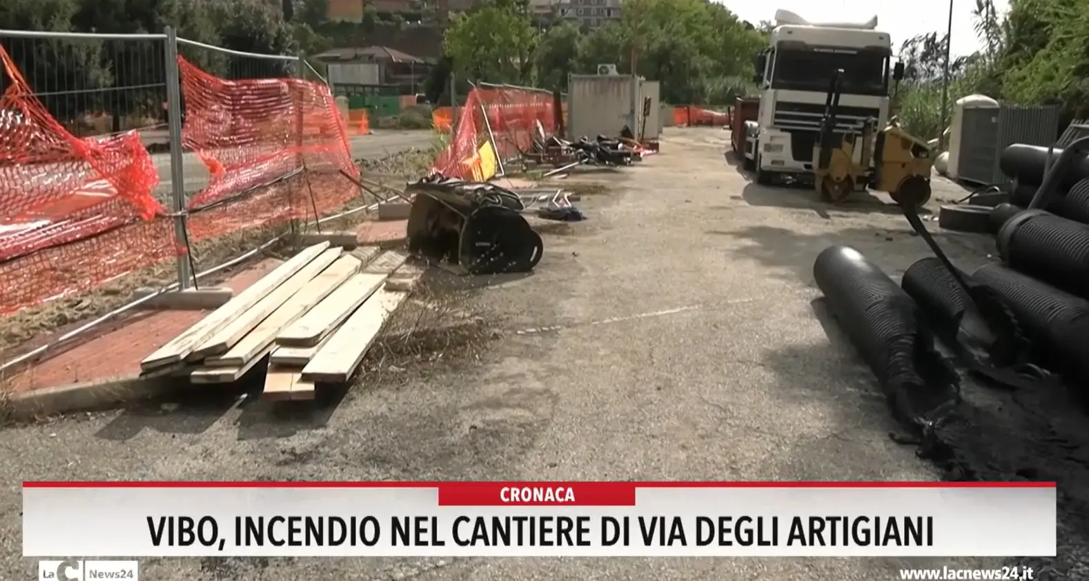 Vibo, incendio nel cantiere di via degli artigiani