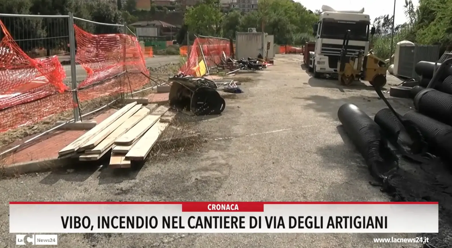 Vibo, incendio nel cantiere di via degli artigiani