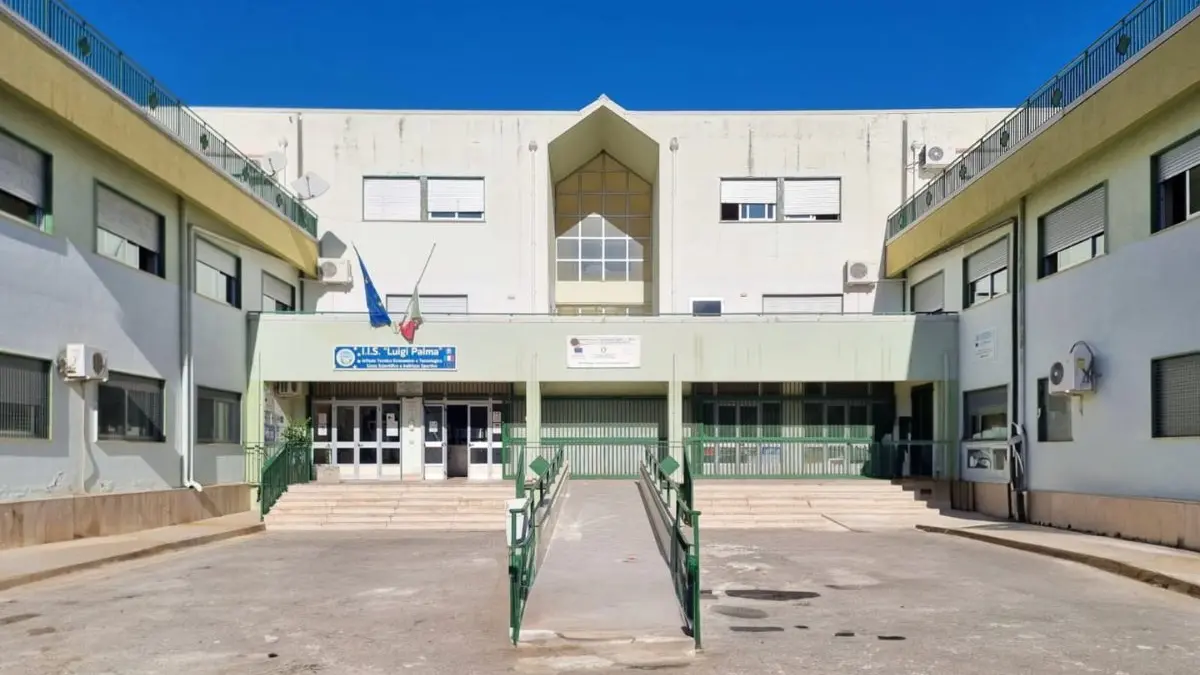 <p>L'IIS Palma Green di Corigliano-Rossano all&rsquo;inizio dell&rsquo;anno scolastico</p>\\n