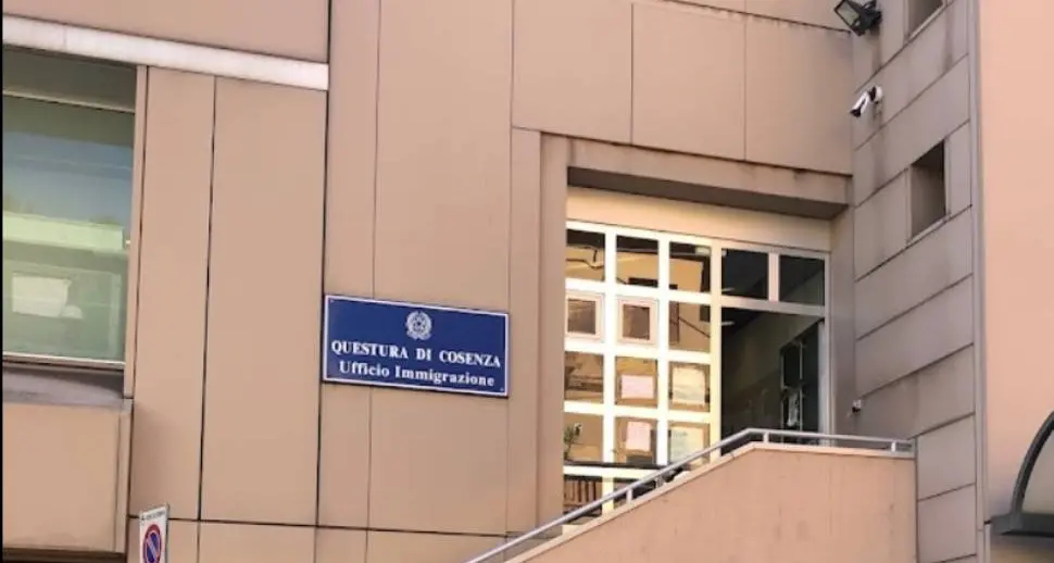 Cosenza, straniero irregolare trasferito nel Cpr di Potenza in vista del rimpatrio\n