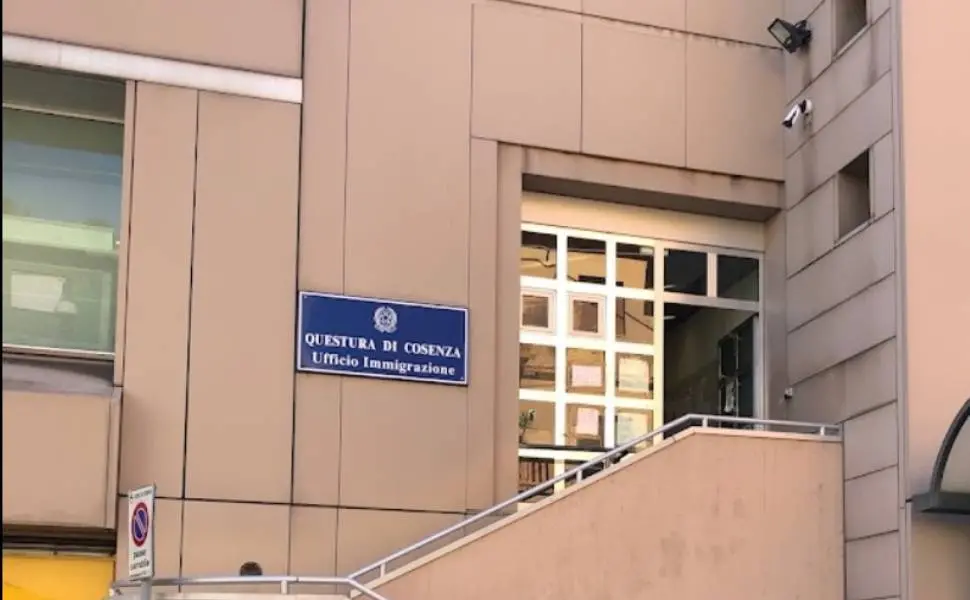 Cosenza, straniero irregolare trasferito nel Cpr di Potenza in vista del rimpatrio\n