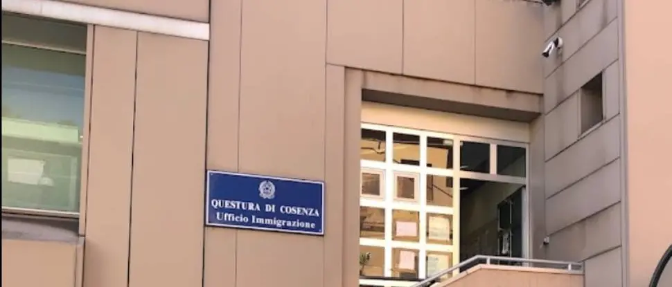 Cosenza, straniero irregolare trasferito nel Cpr di Potenza in vista del rimpatrio\n