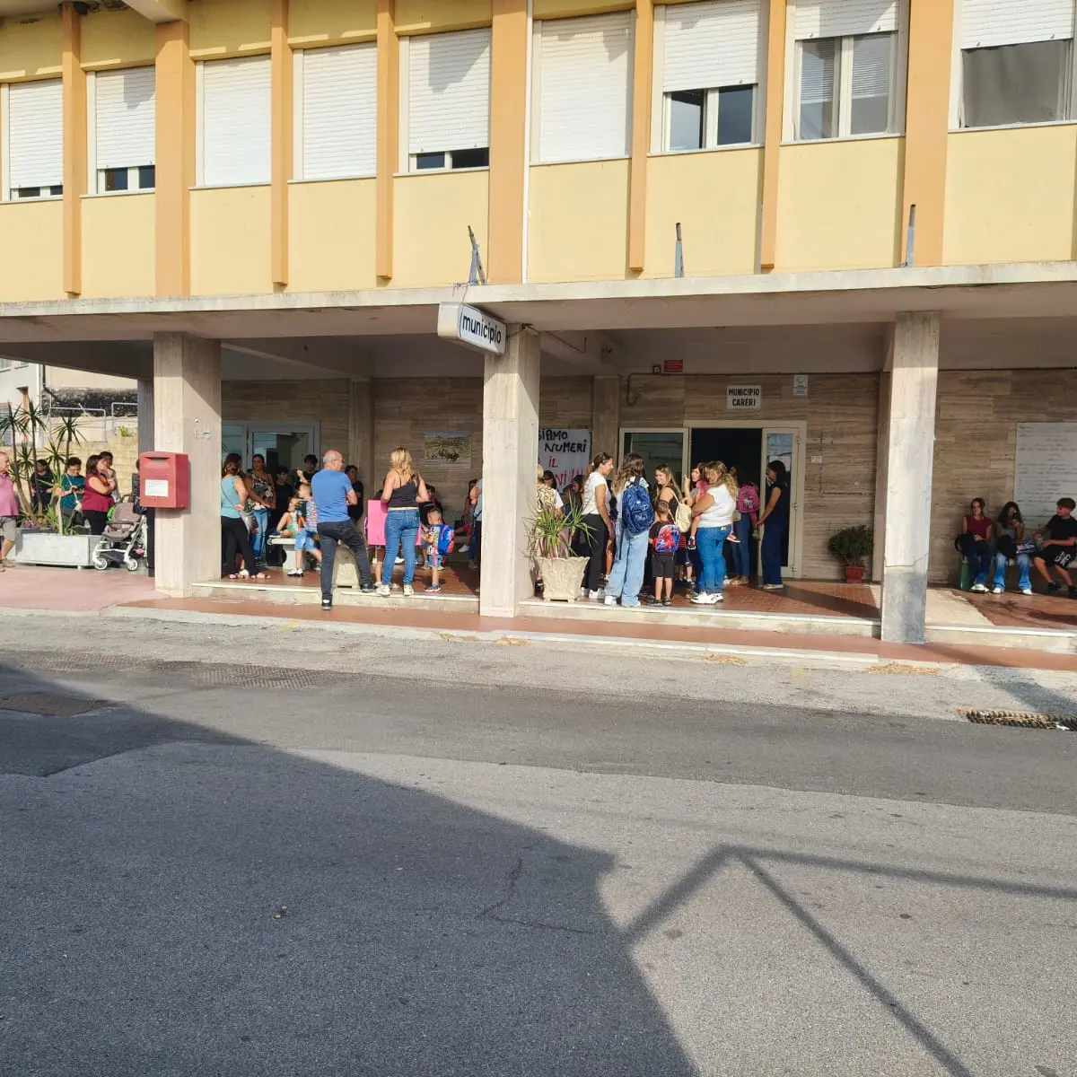 Scuola media chiusa a Careri, scatta la protesta dei genitori: «Un sopruso formale, pronti al blocco»\n