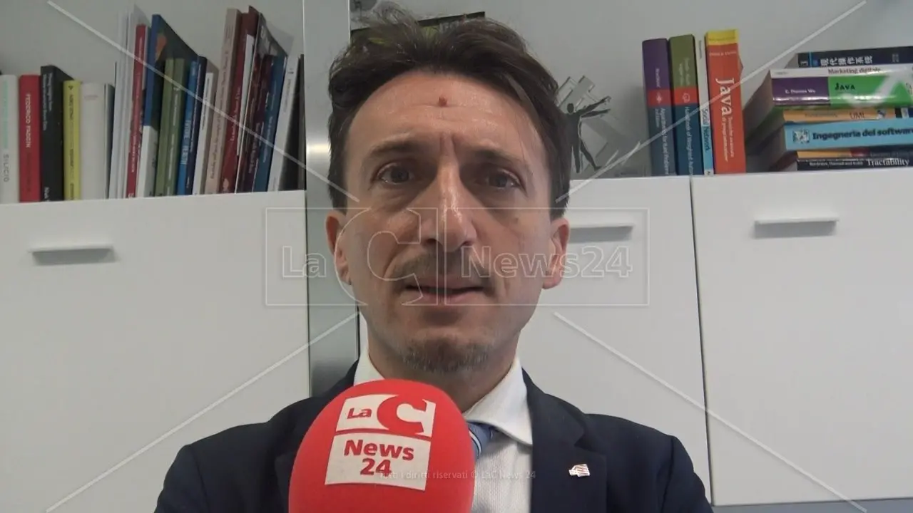Anthropic e l’allarme sull’intelligenza artificiale, Greco: «Rischi concreti quanto le opportunità, servono regole chiare»\n