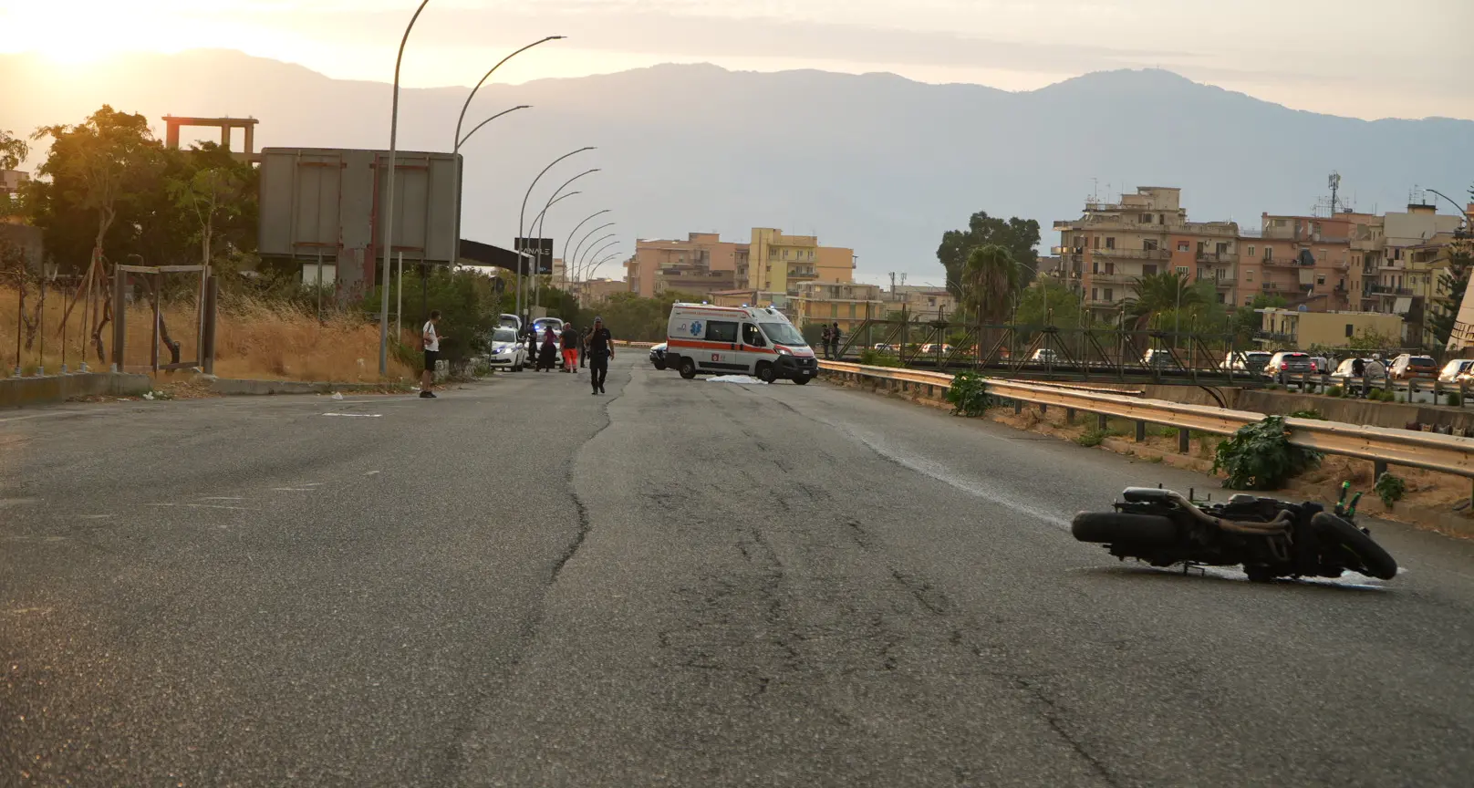 Incidente sulle Bretelle del Calopinace, necessari ulteriori interventi ma le condizioni di Giovanni restano stabili\n