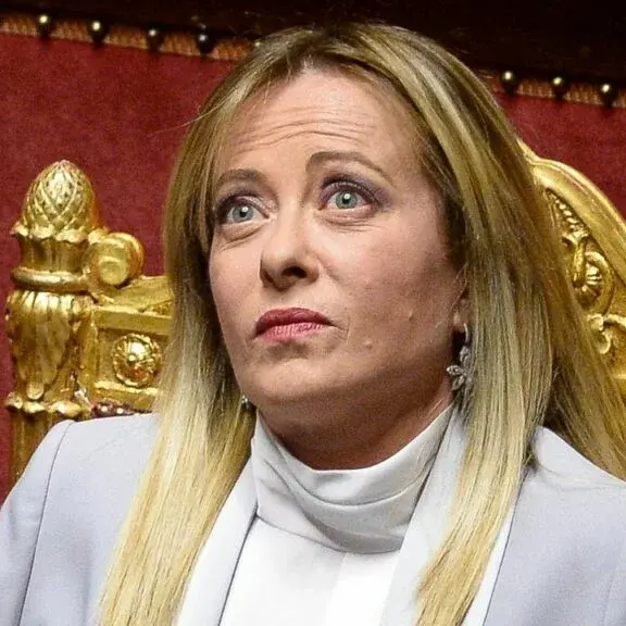 L’ammissione di Giorgia Meloni: «Non ho saputo raccontare i risultati del governo». L’opposizione mediatica: «Con tutta quella tv?»\n