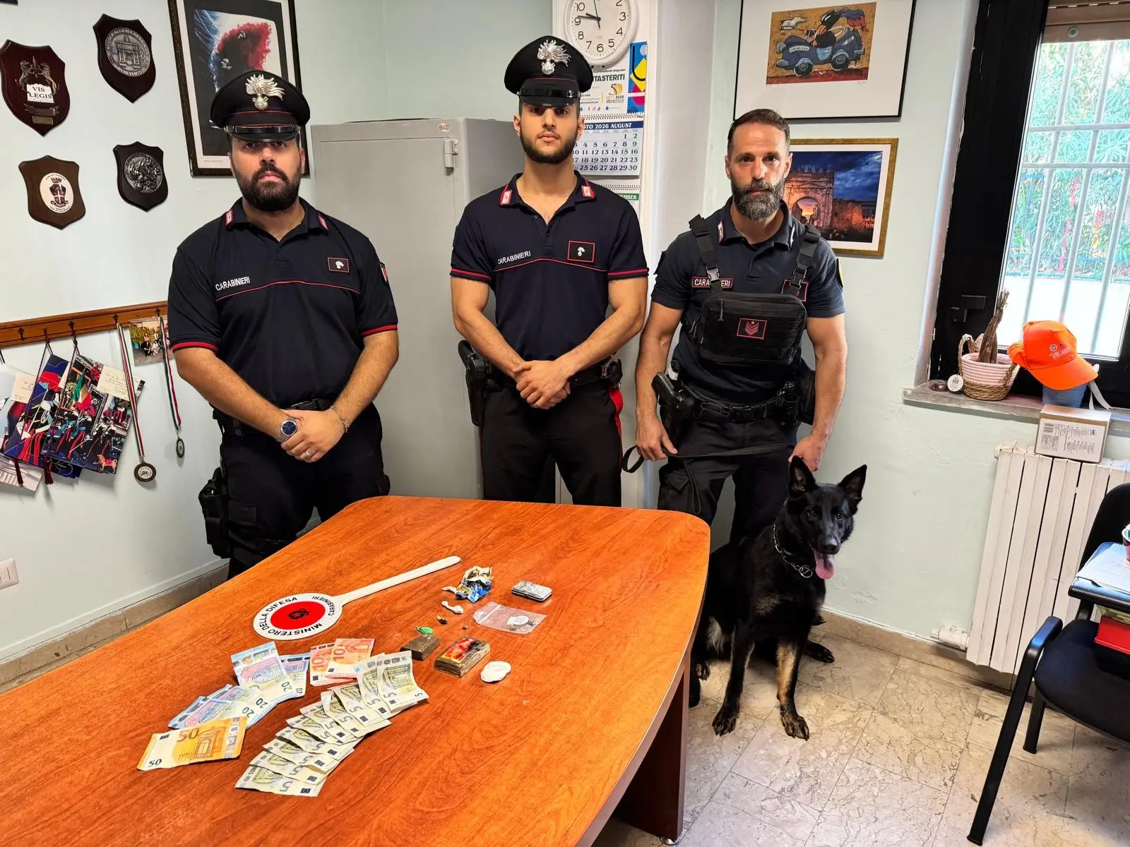 Droga nel Crotonese,\u00A0hashish e cocaina in casa:\u00A0arrestato un 18enne a Isola Capo Rizzuto\n