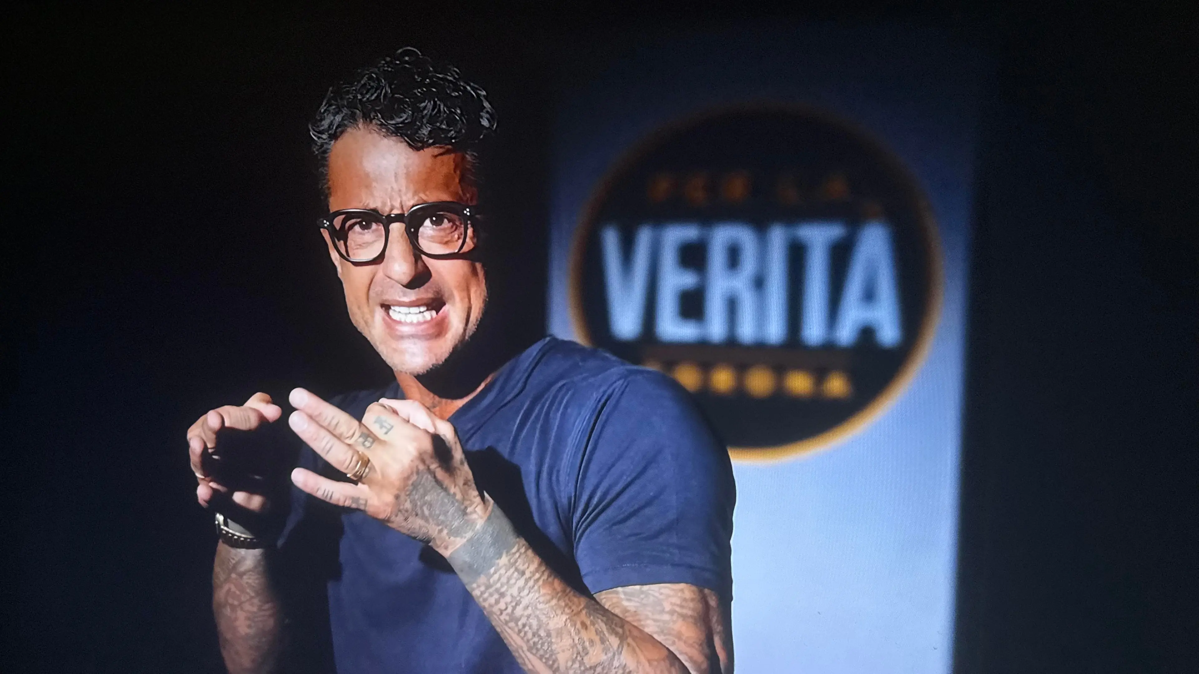 <p>Fabrizio Corona scende in politica, ecco il programma «antisistema» di “Per la verità”: «Sono il nuovo Berlusconi»</p>