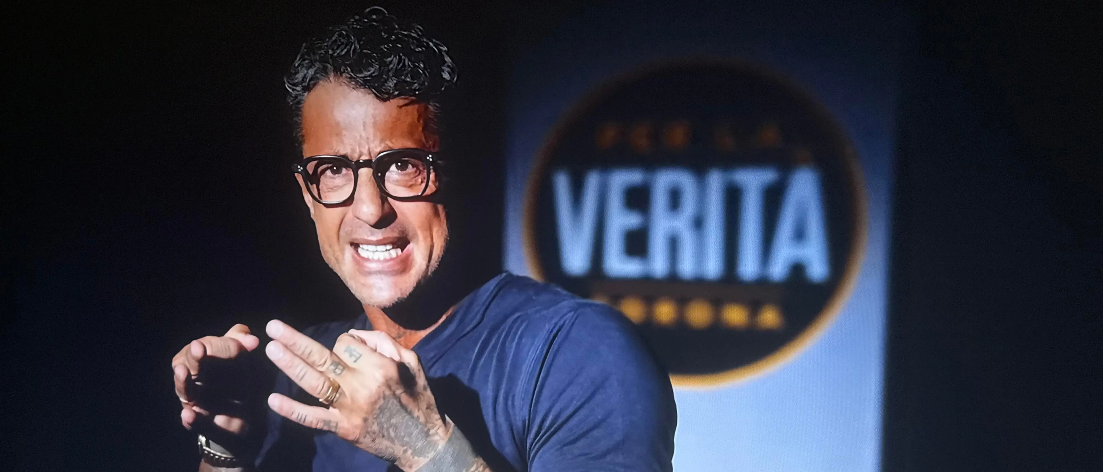 Fabrizio Corona scende in politica,\u00A0ecco il programma «antisistema» di “Per la verità”: «Sono il nuovo Berlusconi»\n