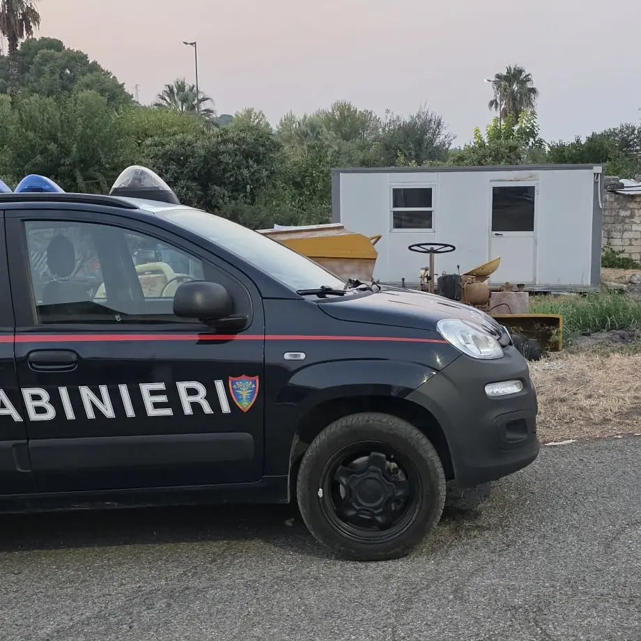 Rifiuti speciali e oli esausti su suolo comunale, denunciato il titolare di un’officina nel Cosentino\n
