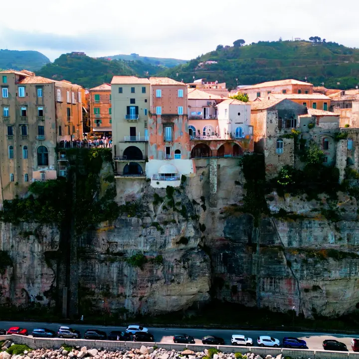 Una data (simbolica) di fondazione per Tropea: la proposta verso il Consiglio comunale tra archeologia, storia e mito\n\u00A0\n